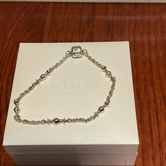 Pandora charm bracelet - Picture 3 of 3